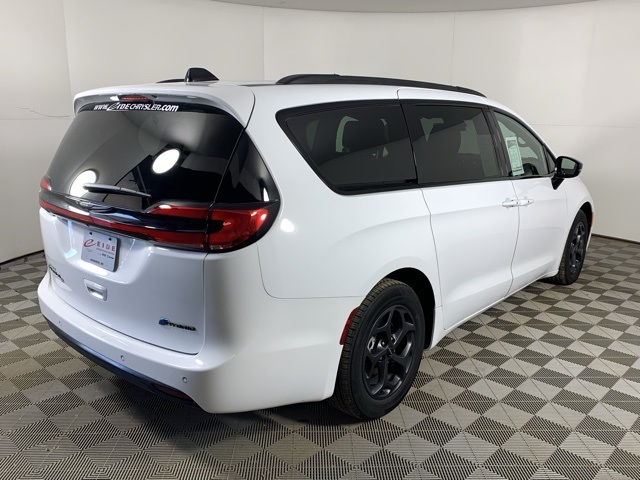 2023 Chrysler Pacifica Hybrid Limited photo 4