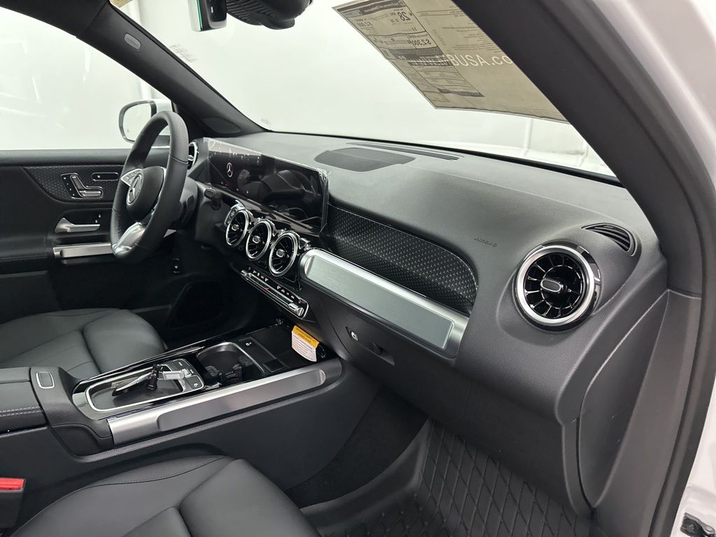2025 Mercedes Benz GLB 250 photo 23