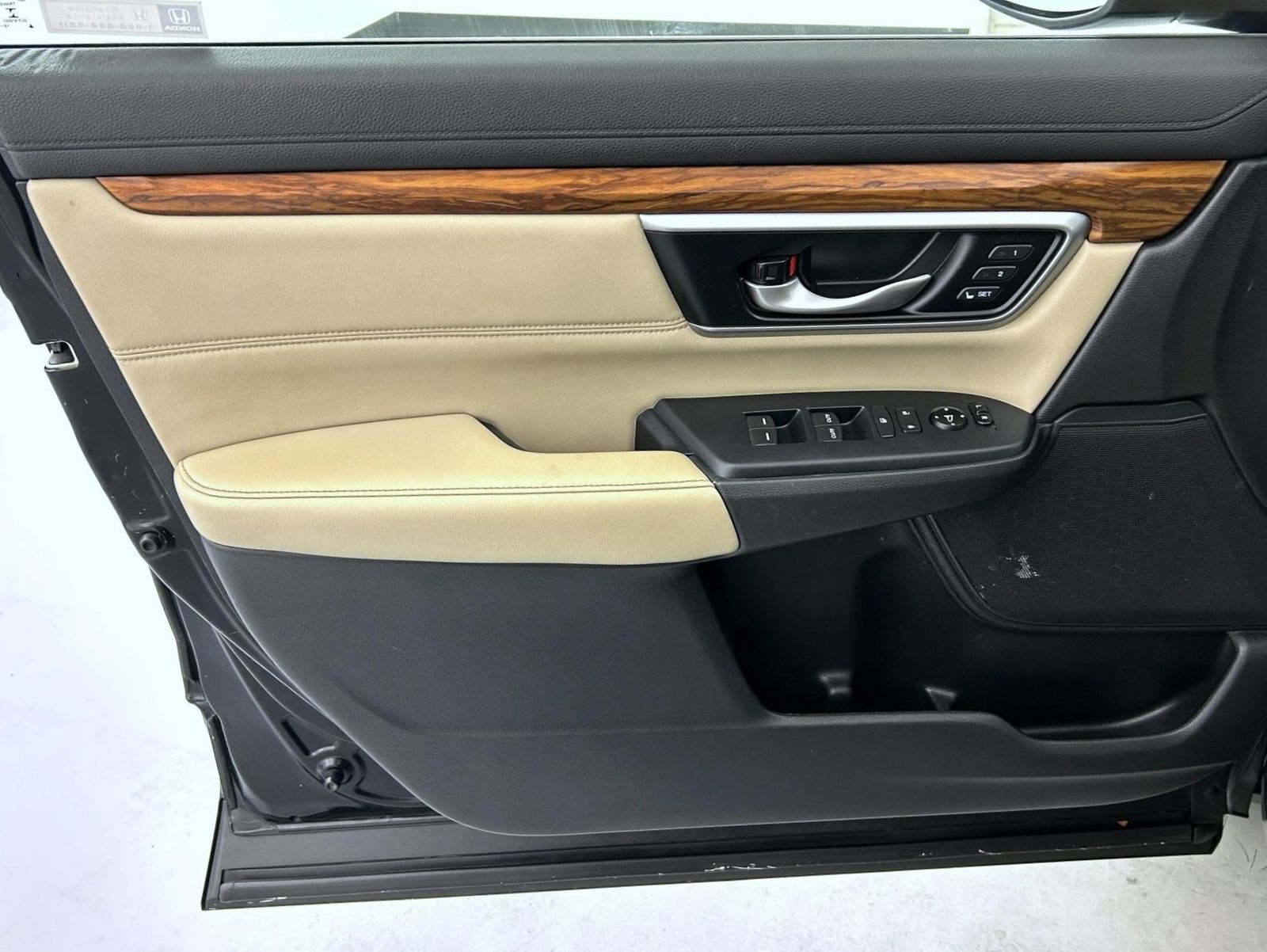 2018 Honda CR-V Touring photo 9