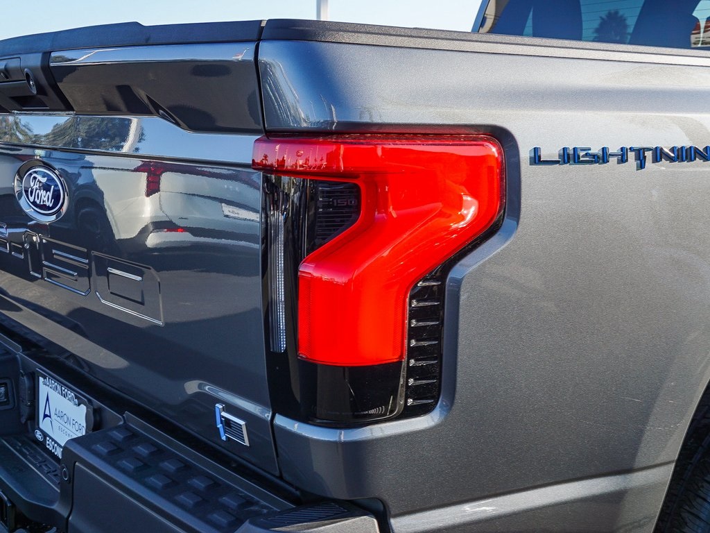 2025 Ford F-150 Lightning photo 7