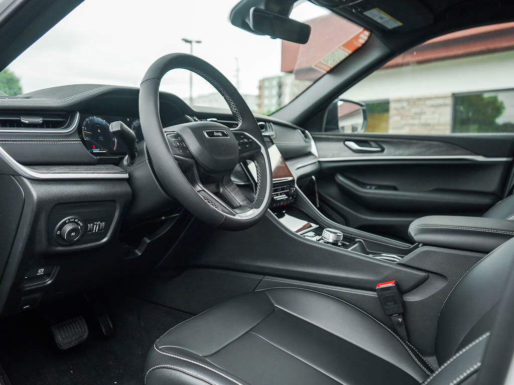 2025 Jeep Grand Cherokee Limited photo 18