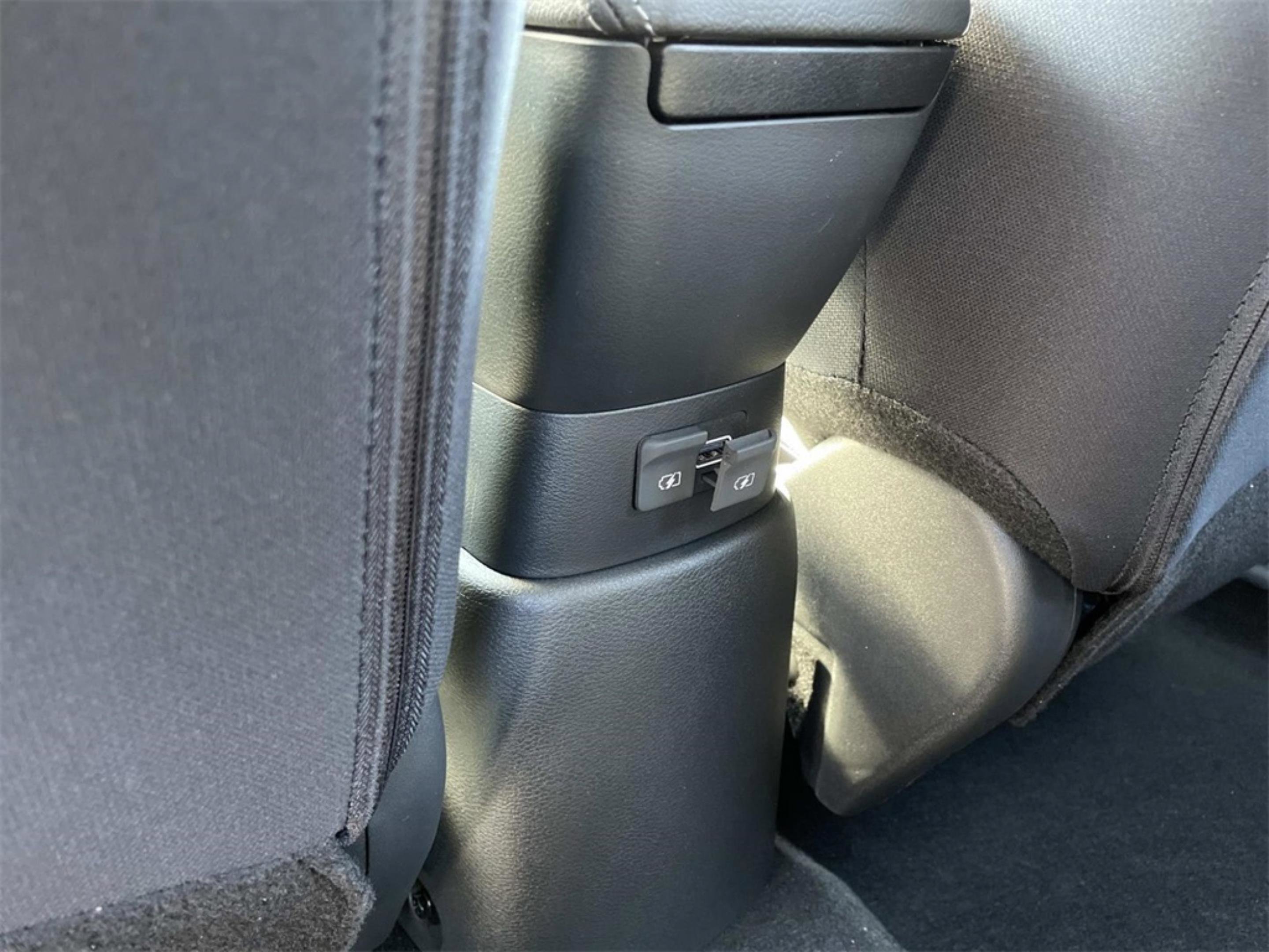2025 Nissan Kicks Play S photo 6