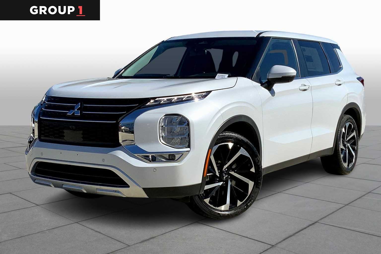 2024 Mitsubishi Outlander SE's photo