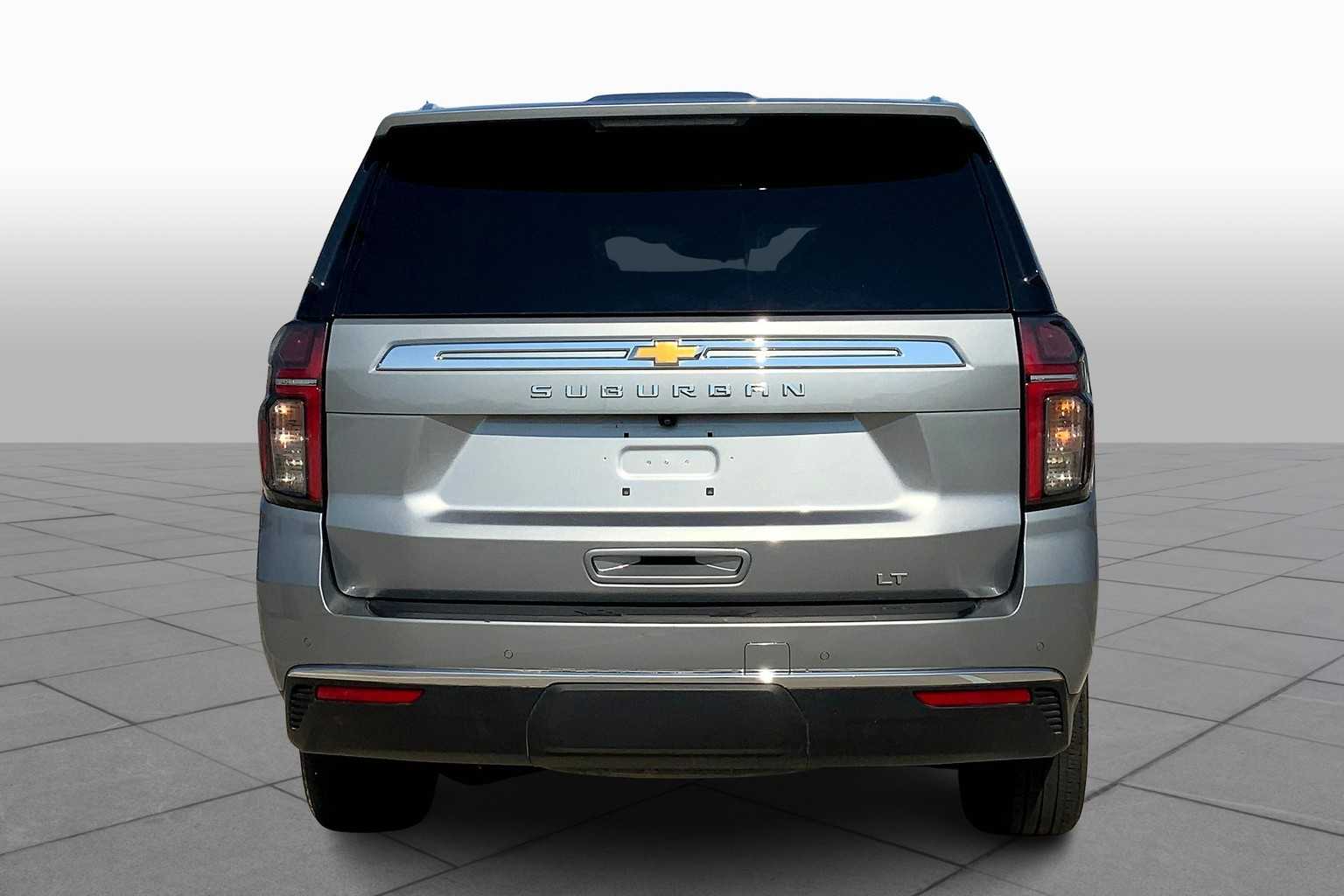 2024 Chevrolet Suburban LT photo 2