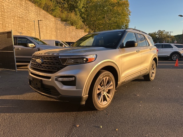 2021 Ford Explorer XLT photo 2
