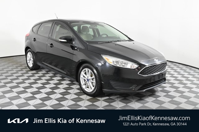 2017 Ford Focus SE's photo