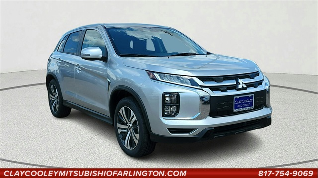 2025 Mitsubishi Outlander Sport SE's photo