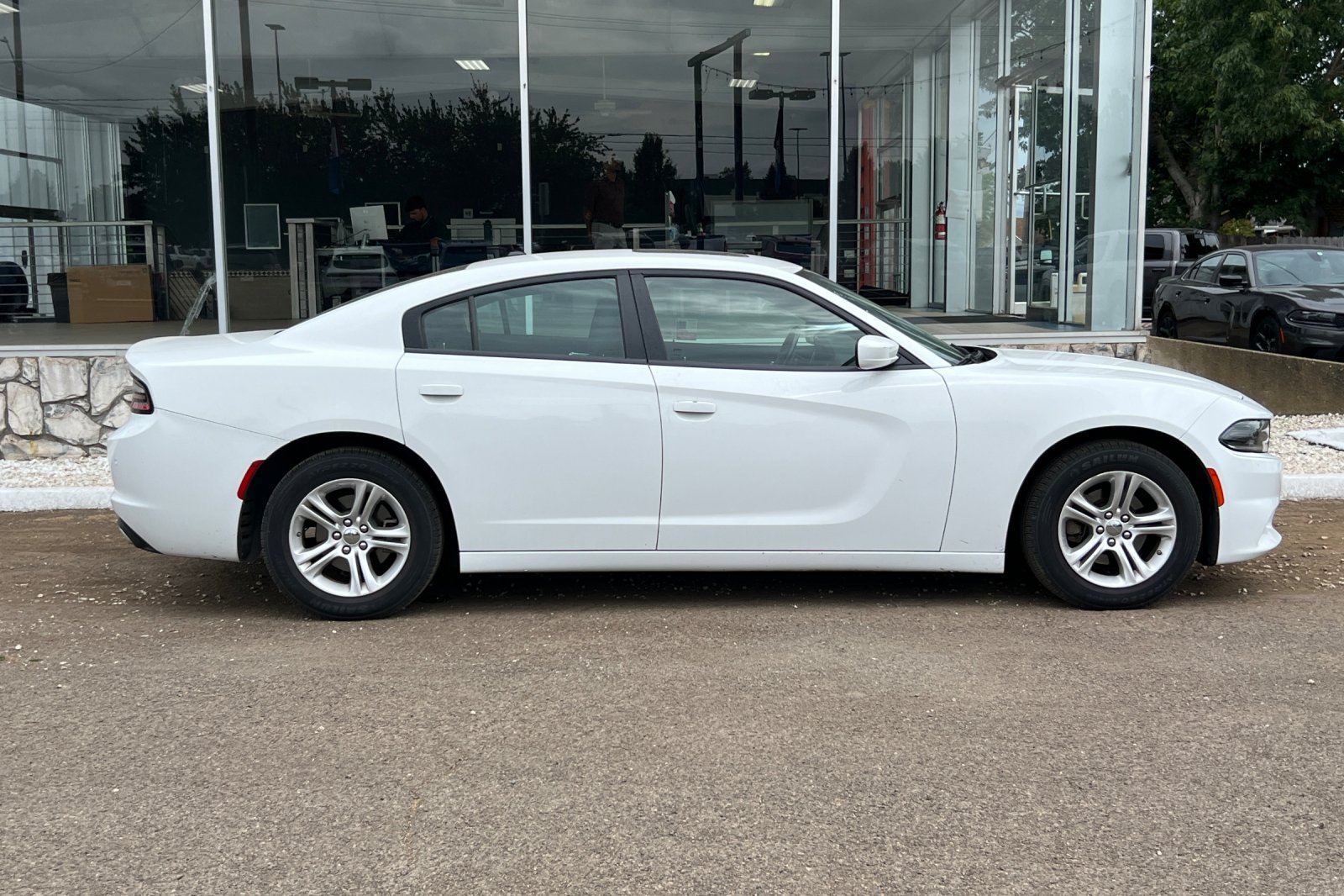 2022 Dodge Charger SXT photo 2