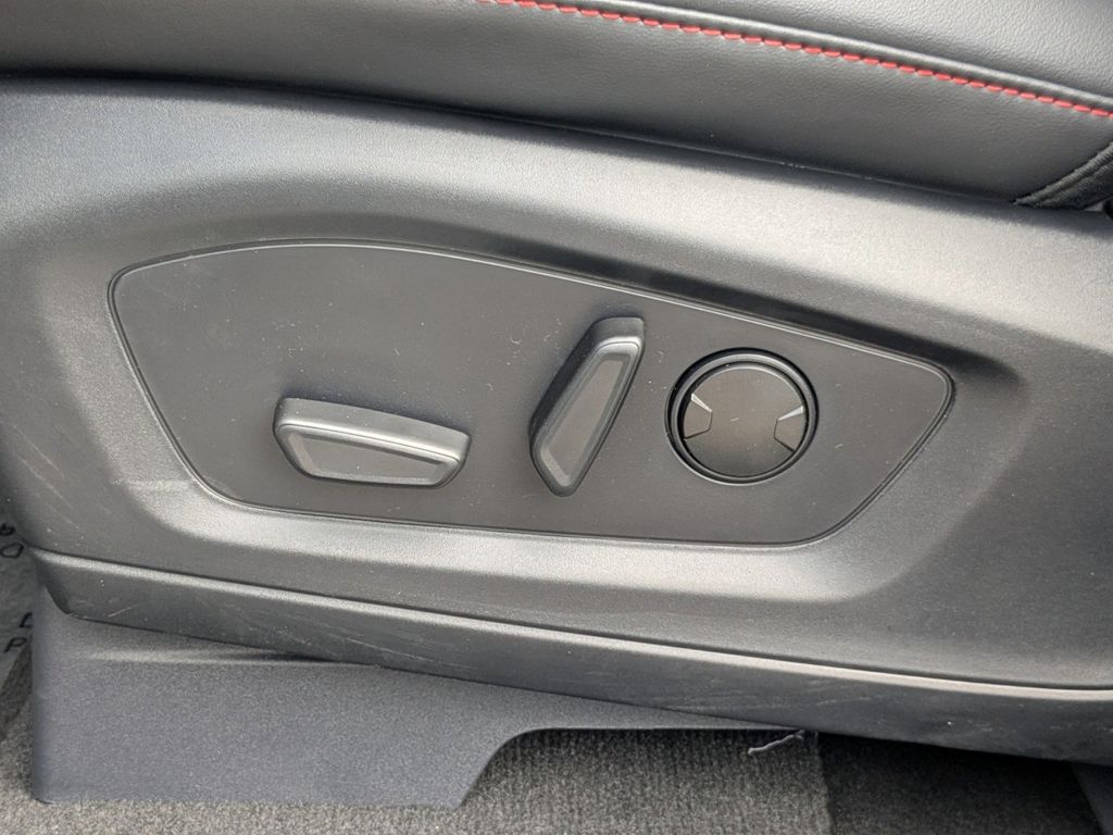 2025 Ford Explorer ST-Line photo 19