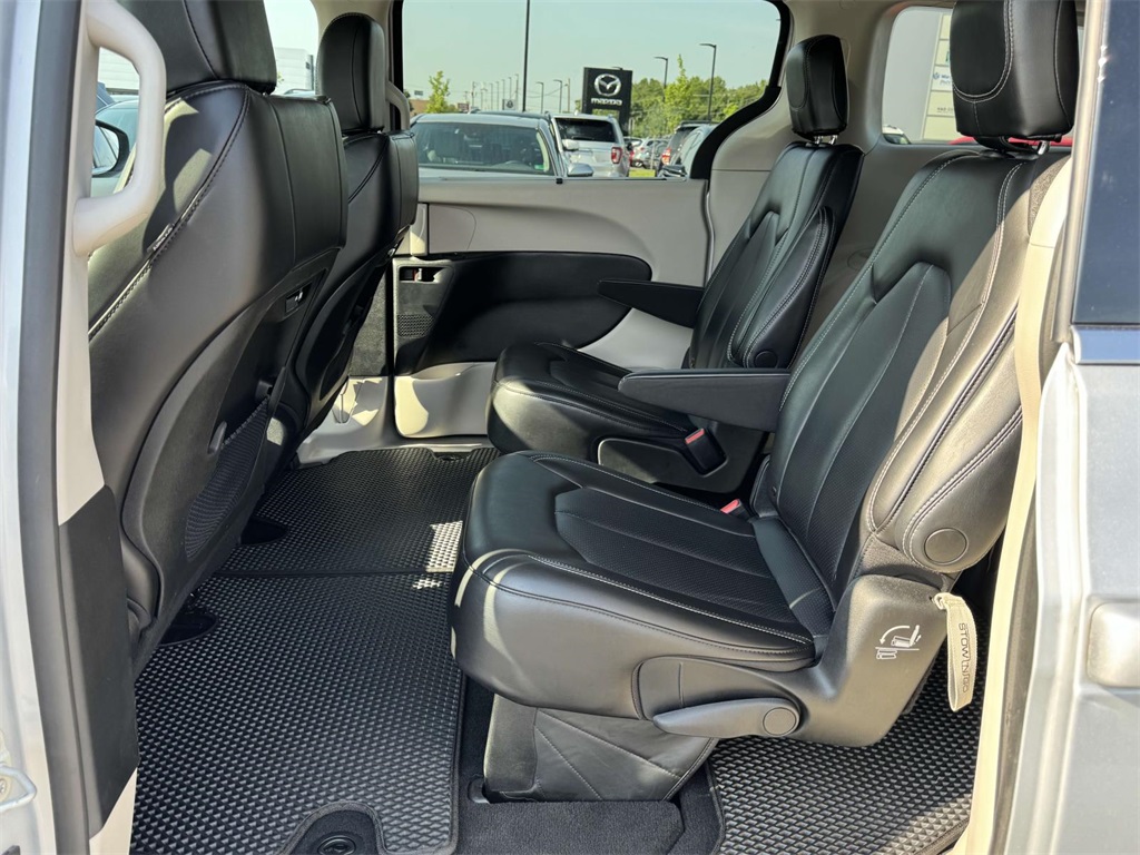 2023 Chrysler Pacifica Touring L photo 14