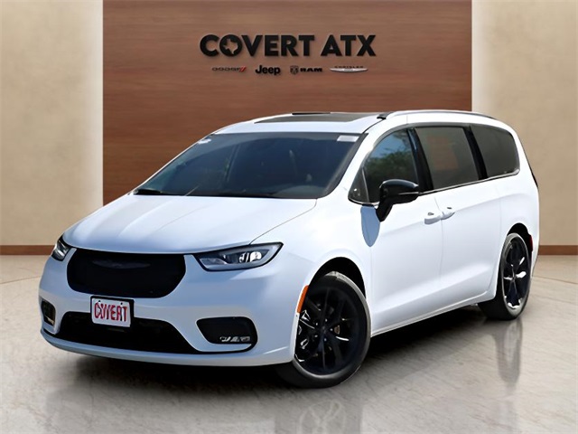 2026 Chrysler Pacifica Limited's photo