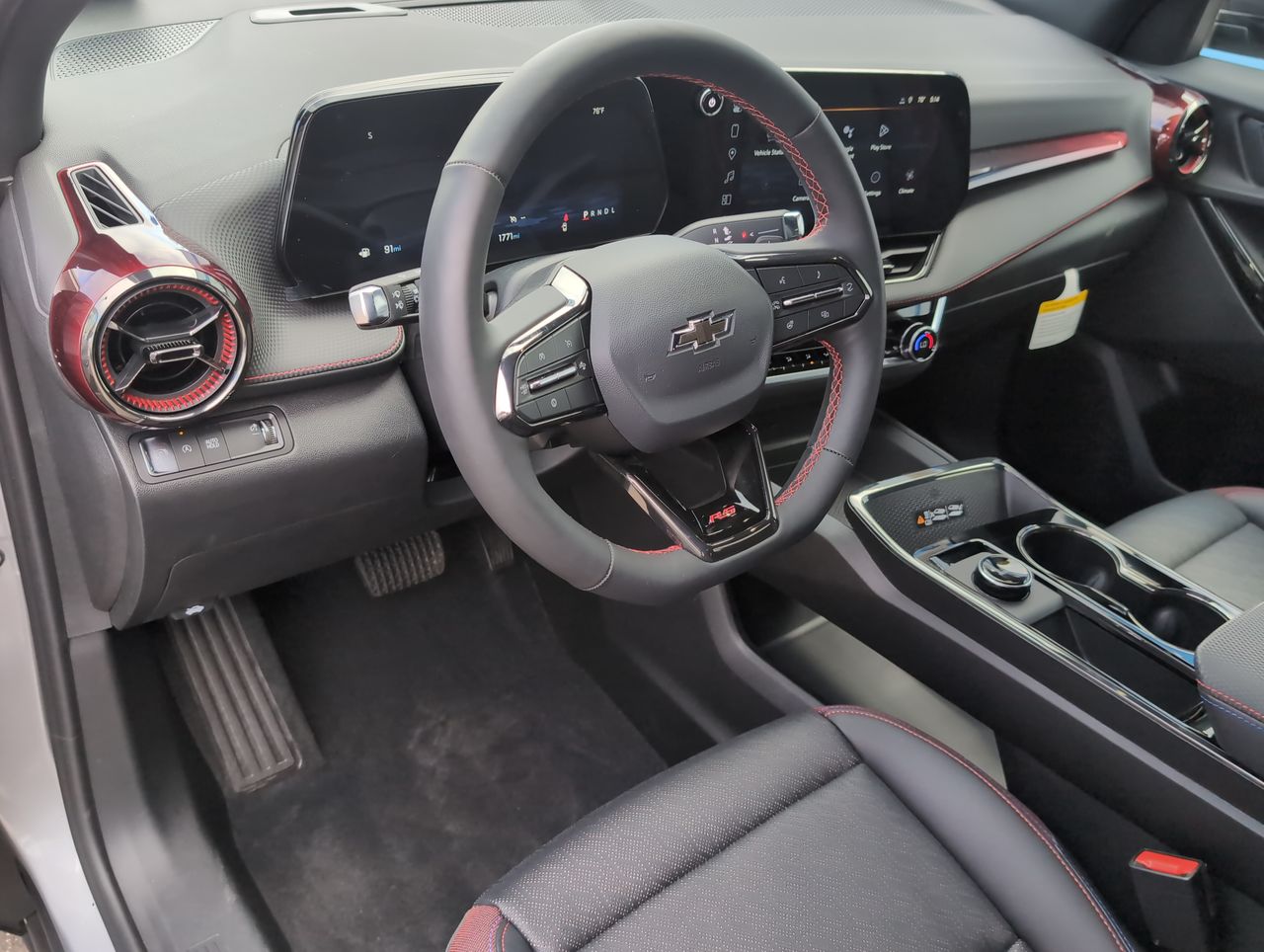 2025 Chevrolet Equinox RS photo 2