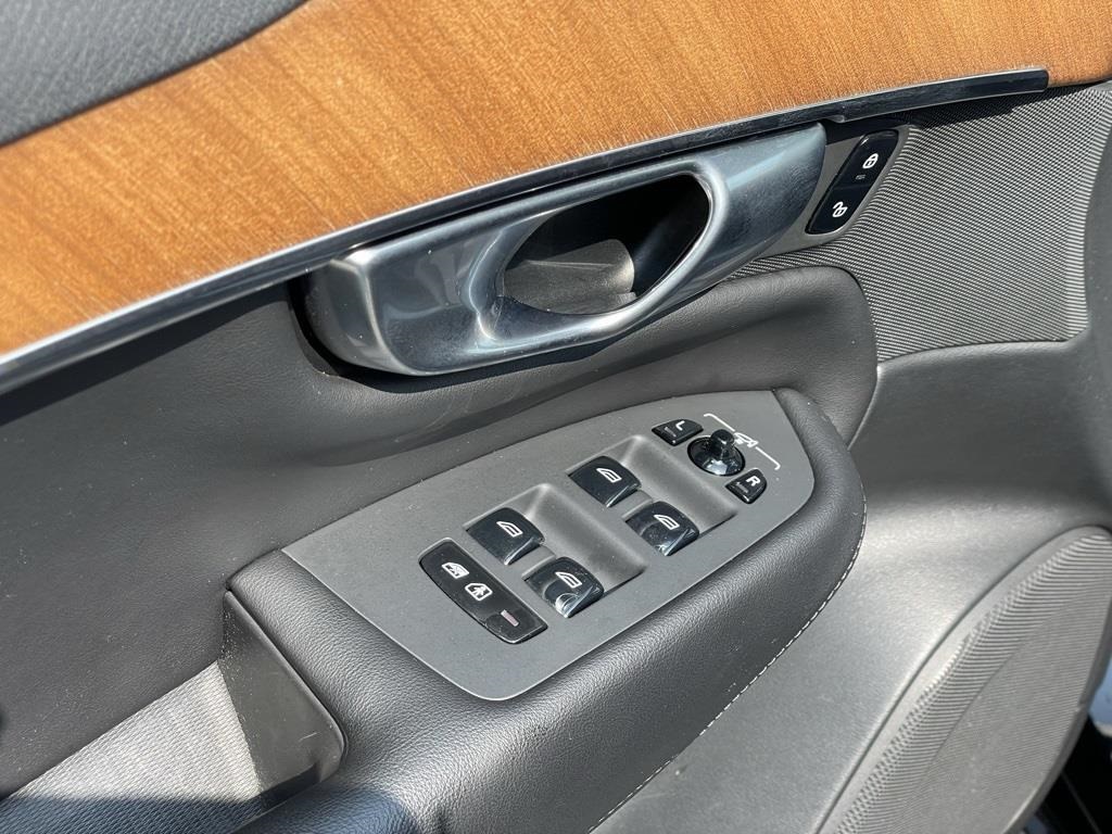 2023 Volvo XC90 Plus photo 12