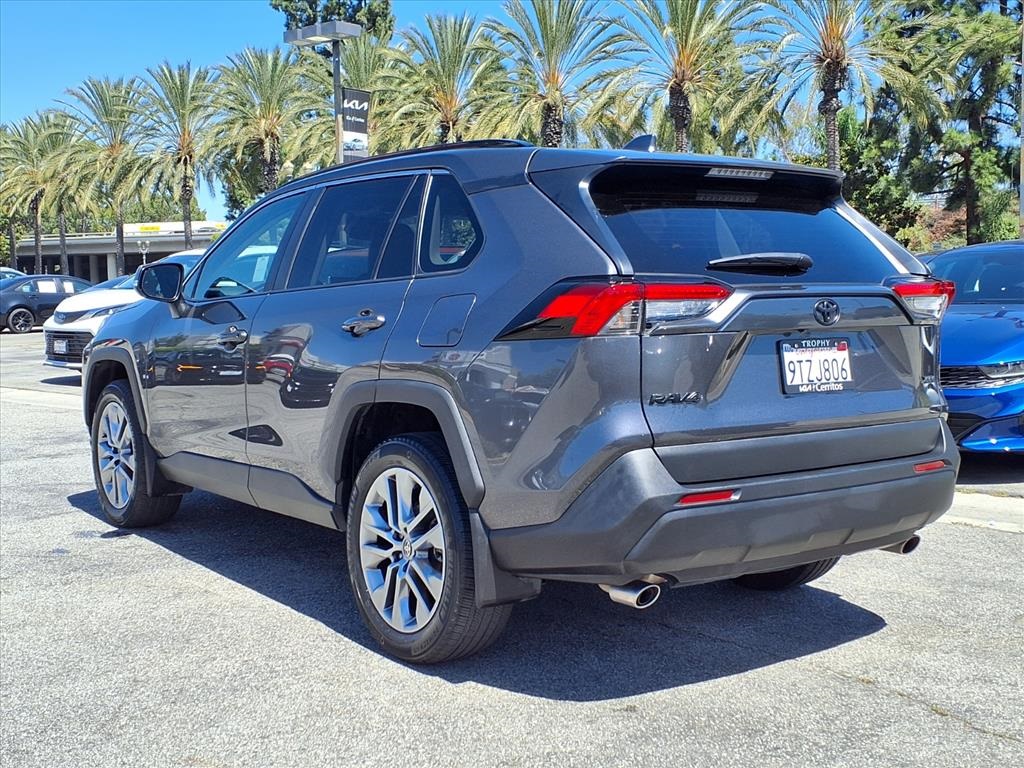 2023 Toyota RAV4 XLE Premium photo 3