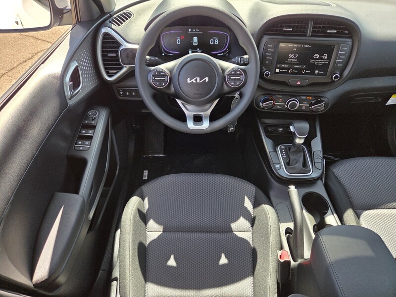 2025 Kia Soul LX photo 7