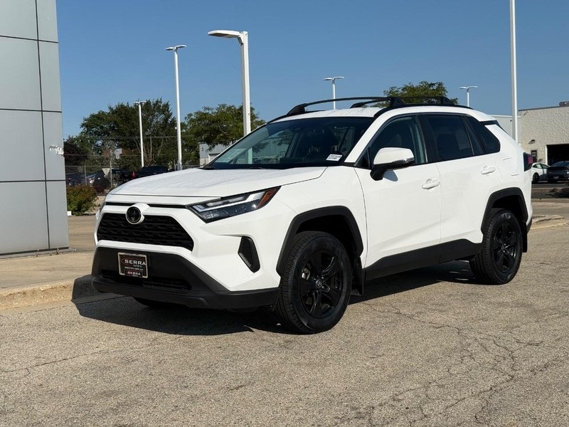 2023 Toyota RAV4 XLE photo 6