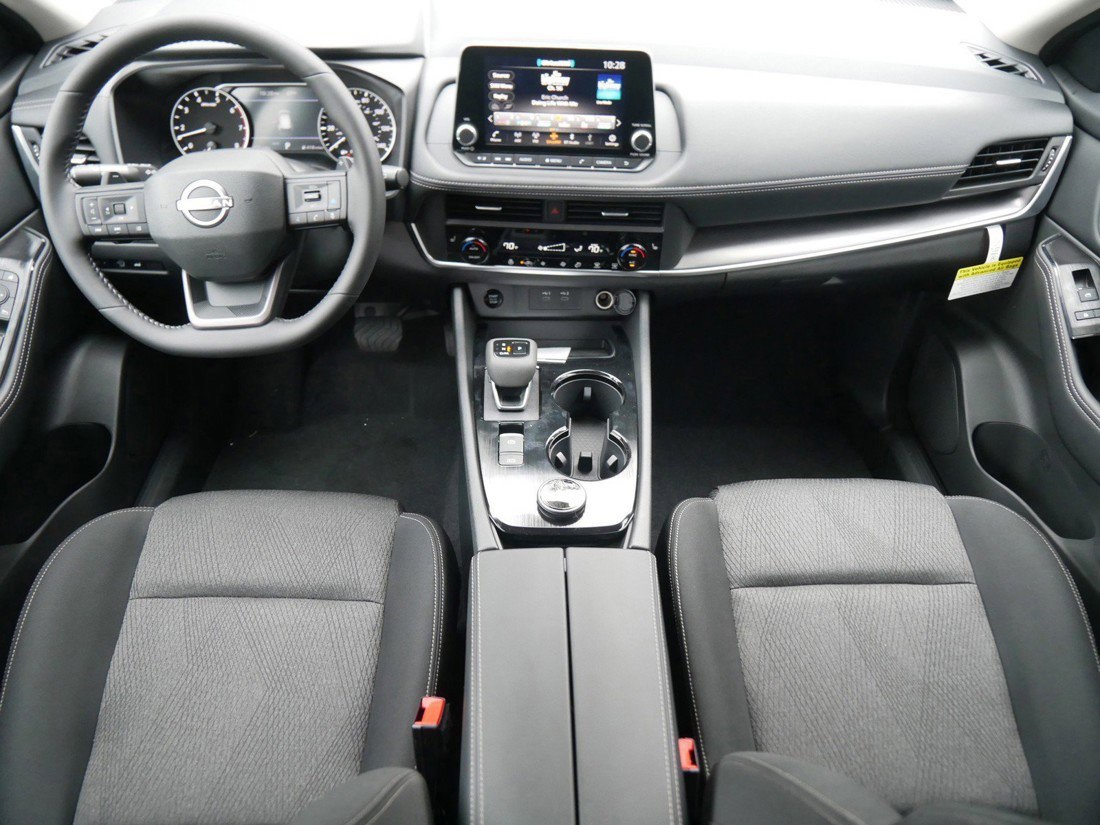 2026 Nissan Rogue SV photo 7
