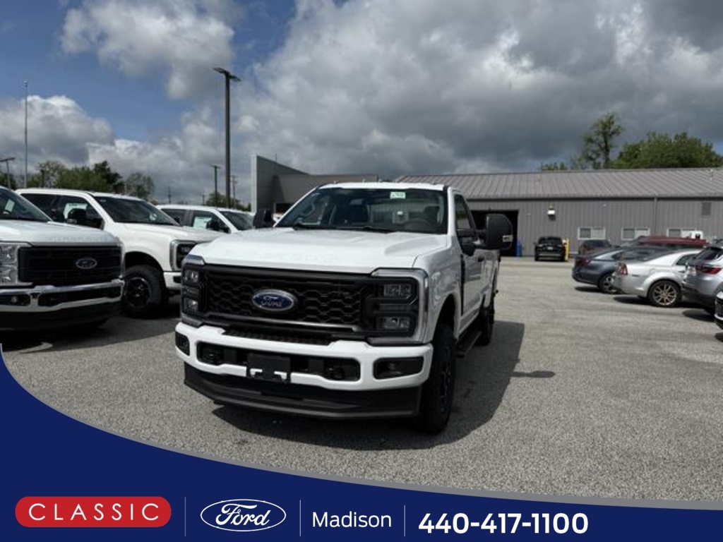 2025 Ford F-350 Super Duty XL's photo