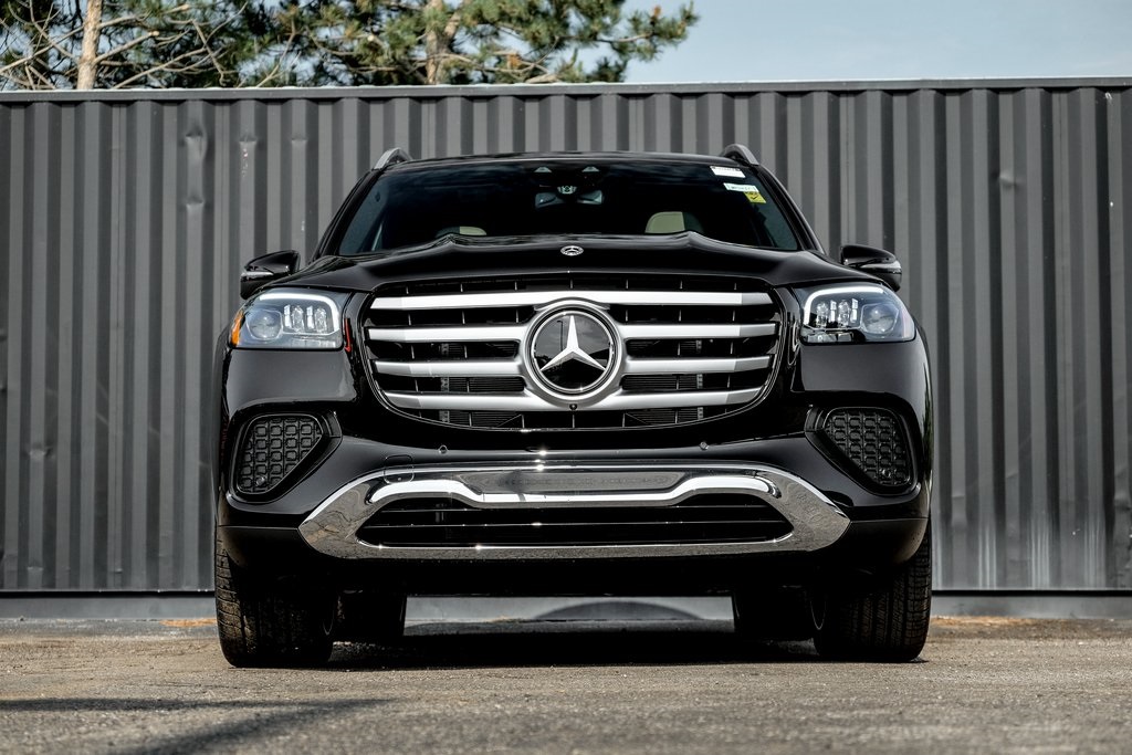 2025 Mercedes Benz GLS 450 4MATIC photo 3