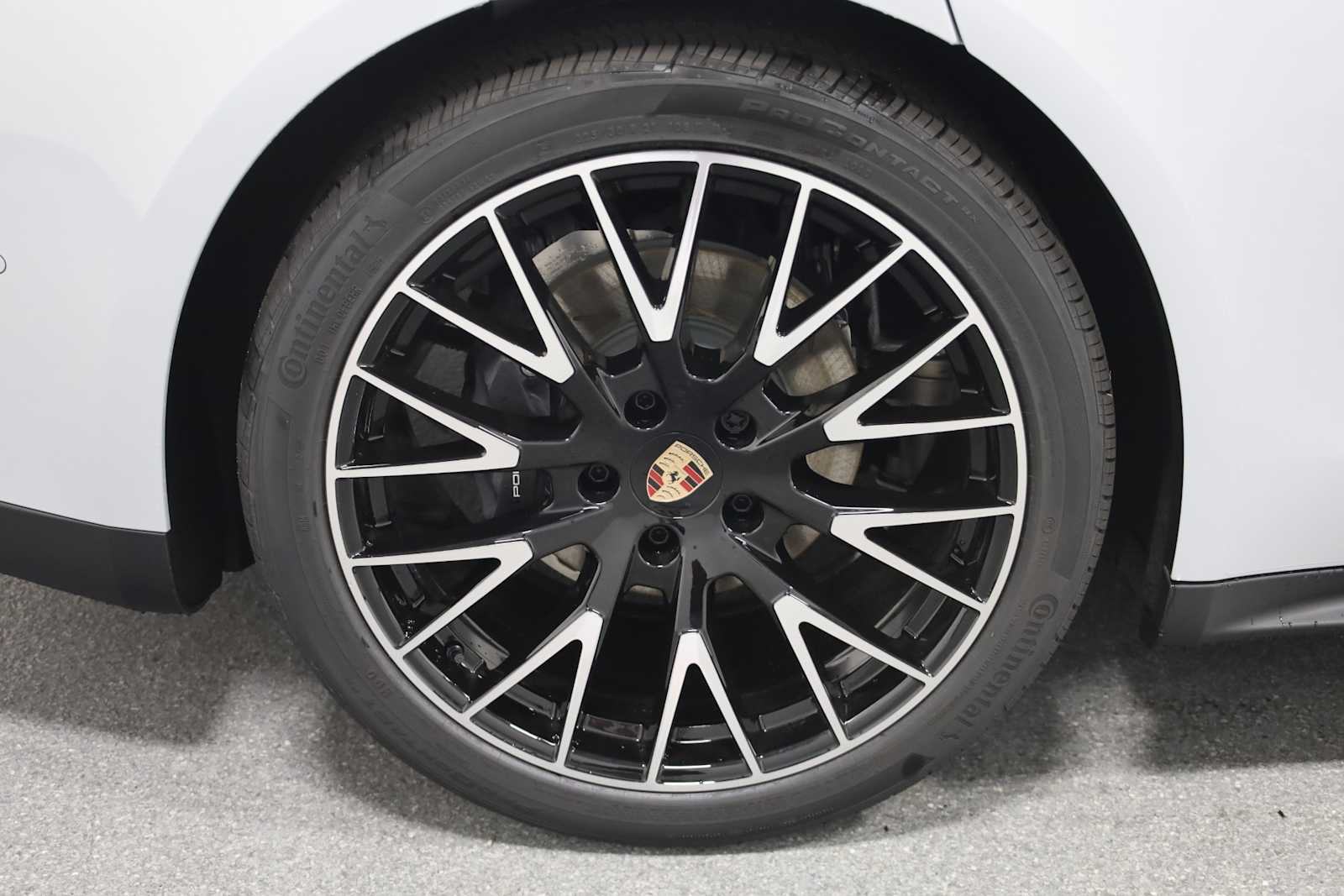 2025 Porsche Panamera 4 photo 30