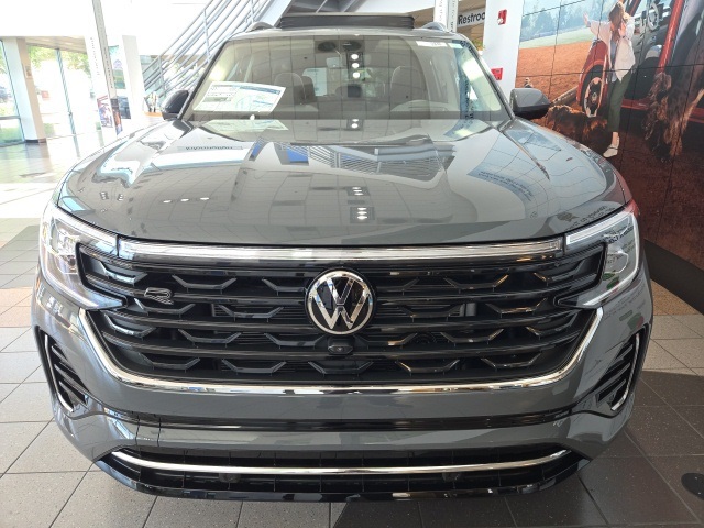 2025 Volkswagen Atlas SEL Premium R-Line photo 3