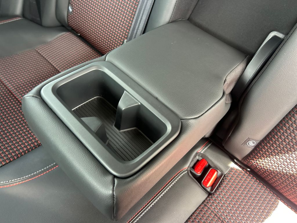 2026 Nissan Kicks SR photo 20