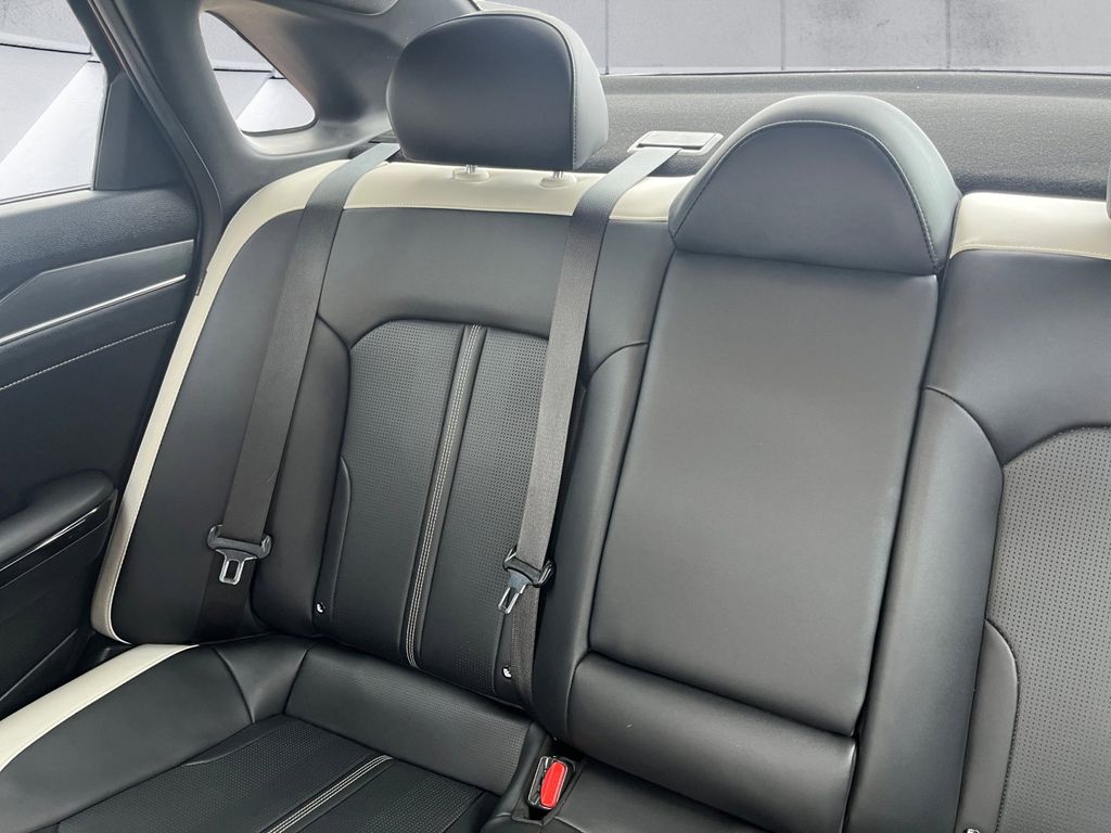2025 Kia K5 GT-Line photo 15