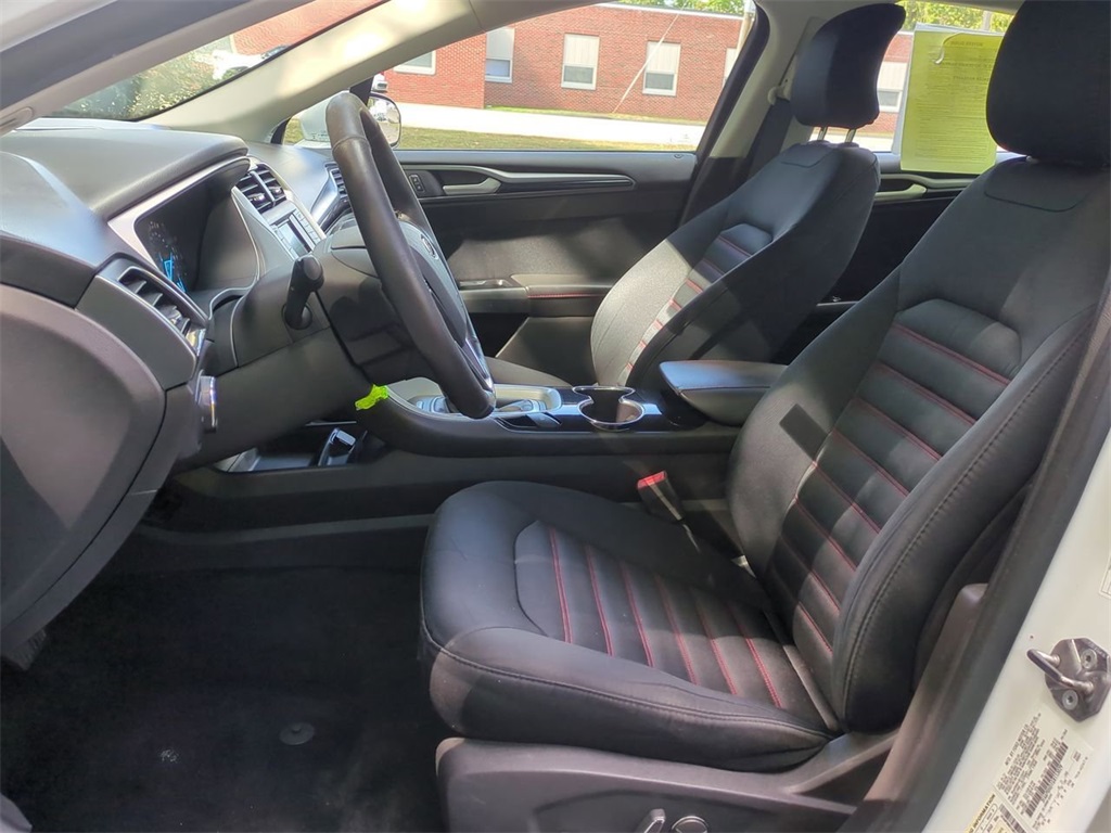 2016 Ford Fusion SE photo 16