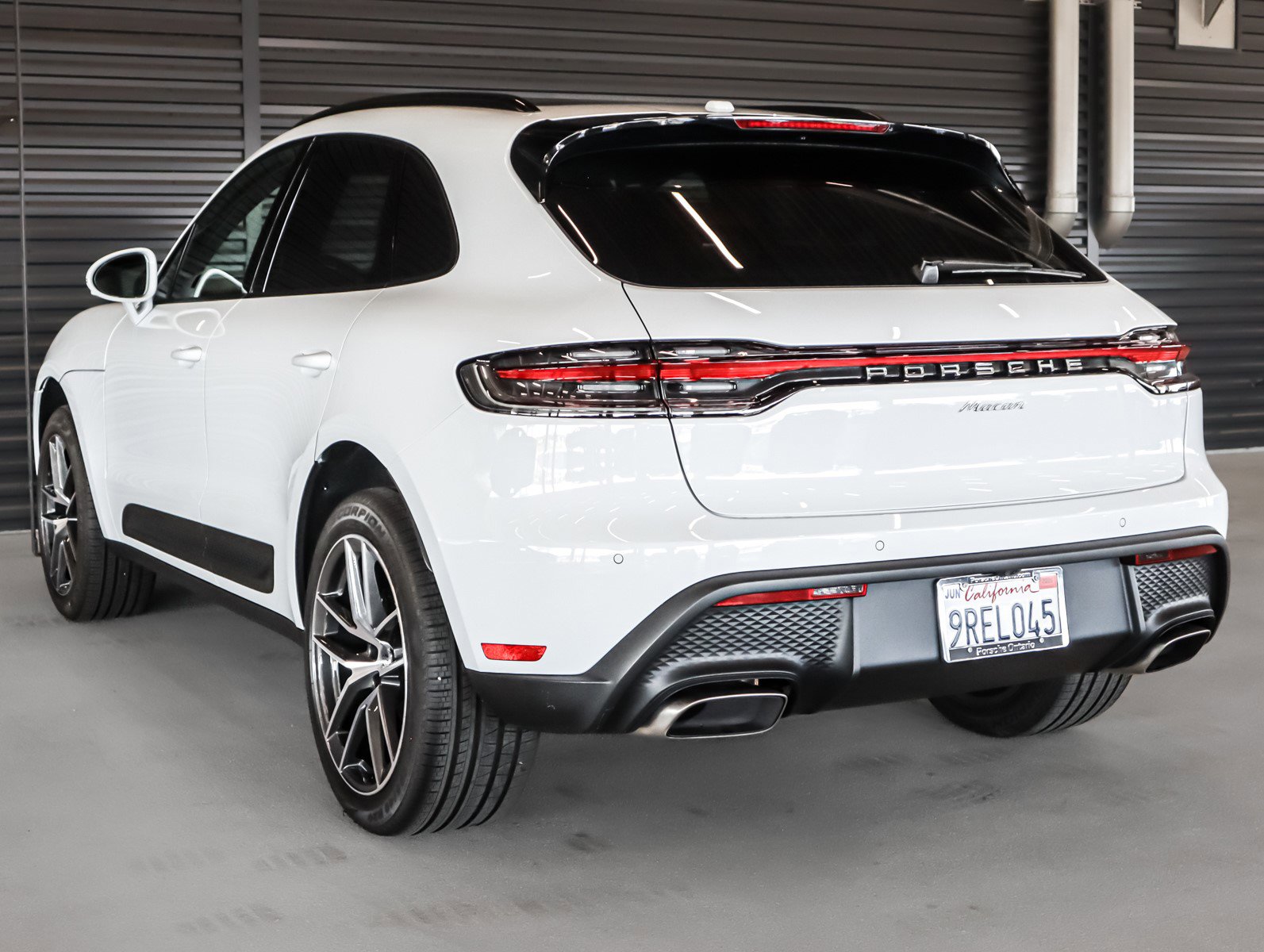 2025 Porsche Macan T photo 3