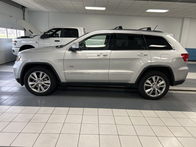 2011 Jeep Grand Cherokee Laredo Anniversary Edition photo 3