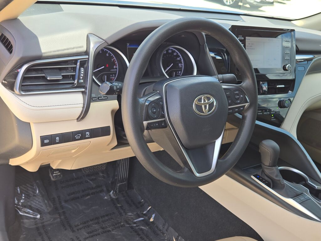 2022 Toyota Camry LE photo 17