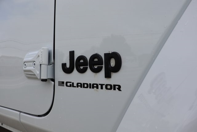 2025 Jeep Gladiator Sport S photo 2