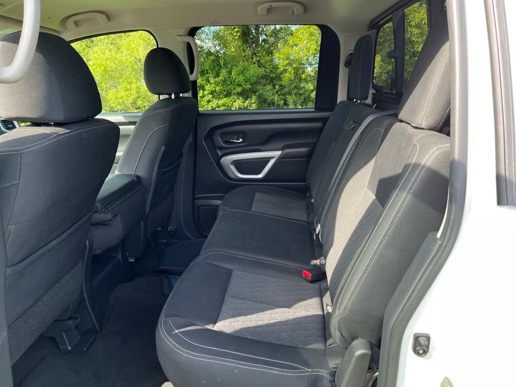 2018 Nissan Titan SV photo 17