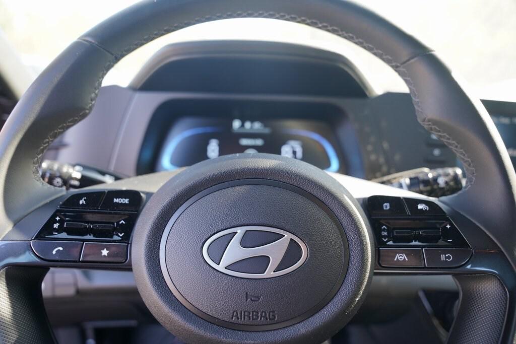 2025 Hyundai Elantra SEL Sport photo 17