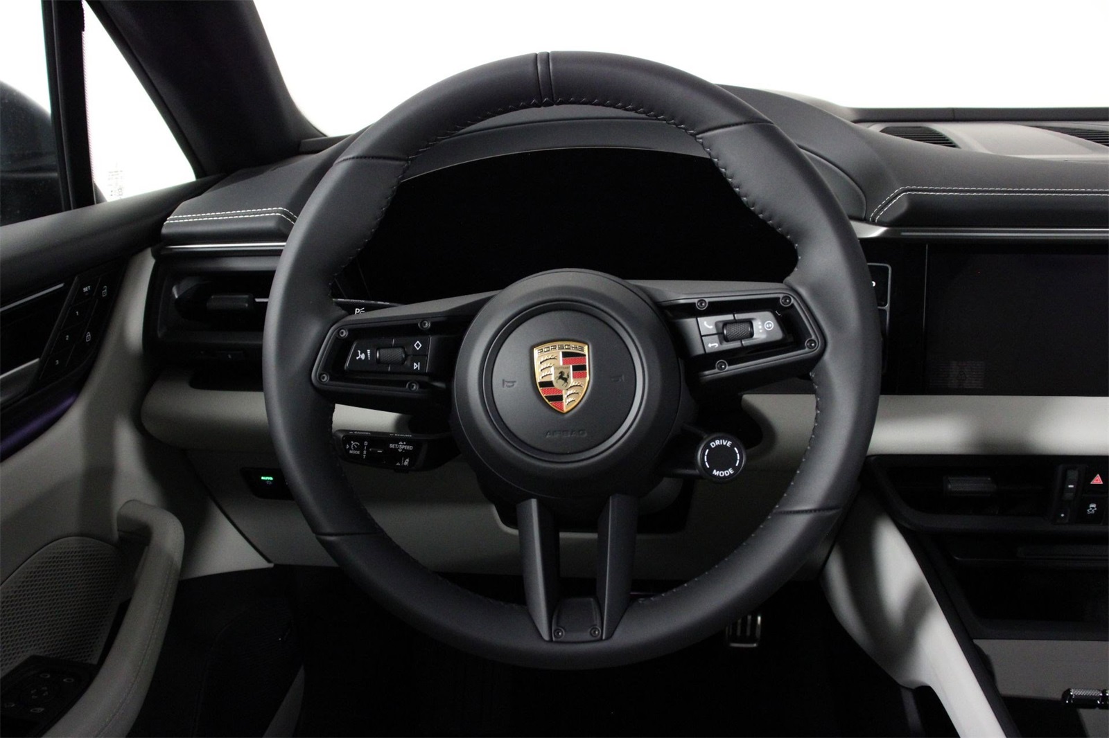 2025 Porsche Macan Electric photo 12