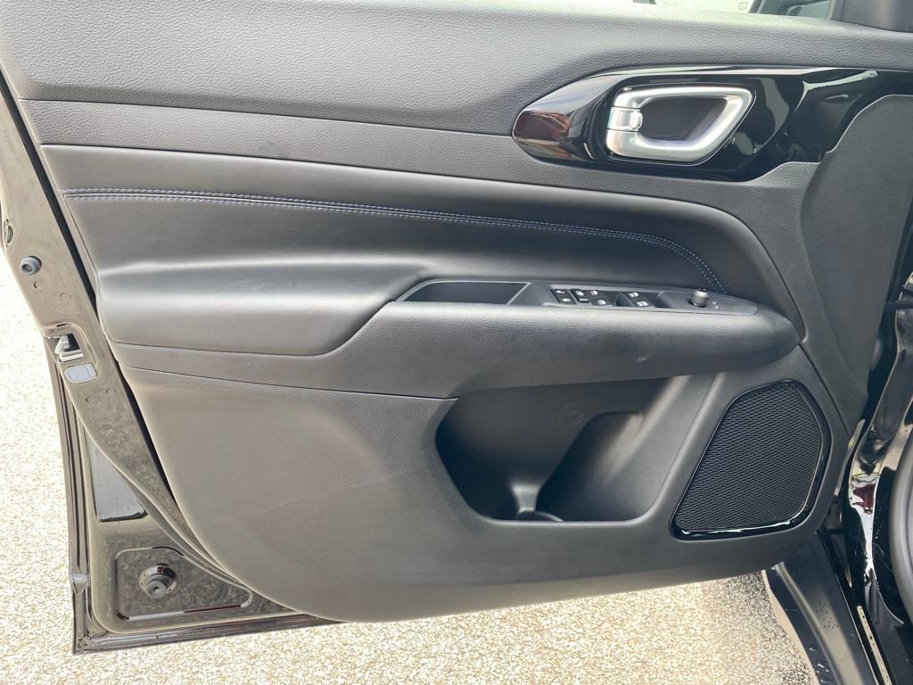 2025 Jeep Compass Latitude photo 10