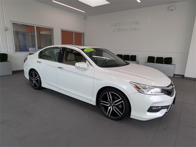 2017 Honda Accord Touring photo 2