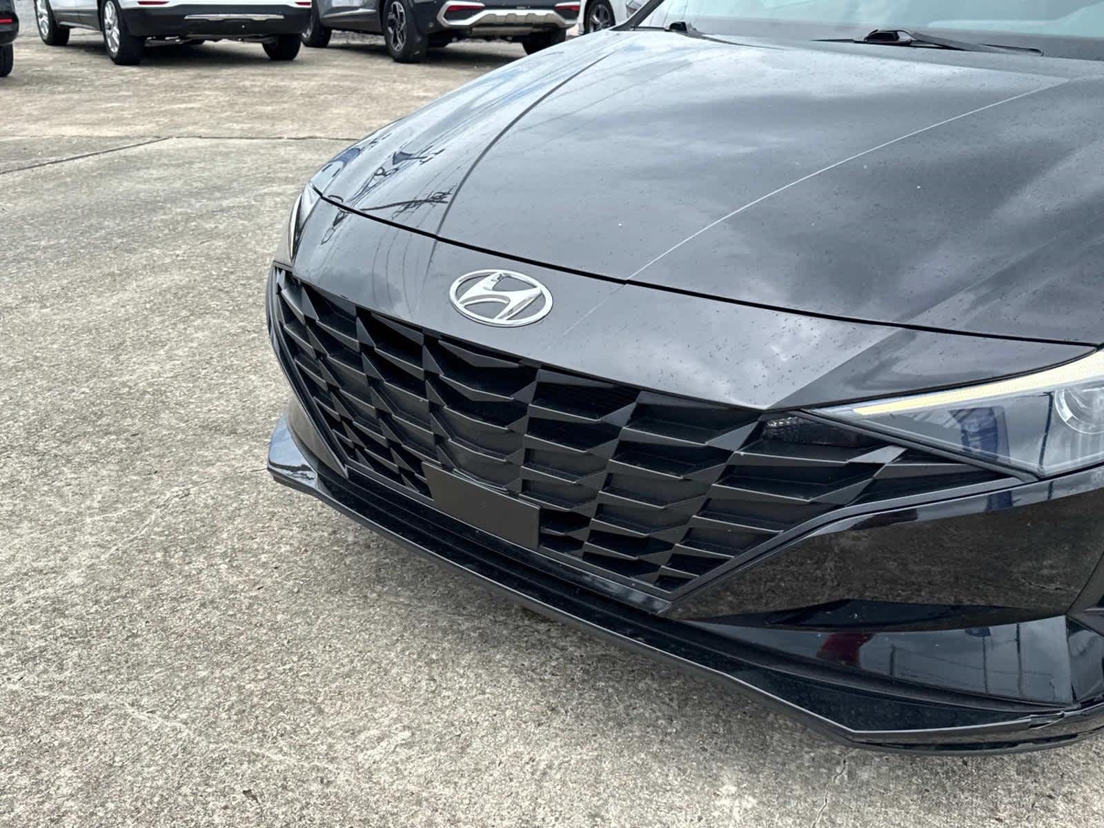 2023 Hyundai Elantra SEL photo 3