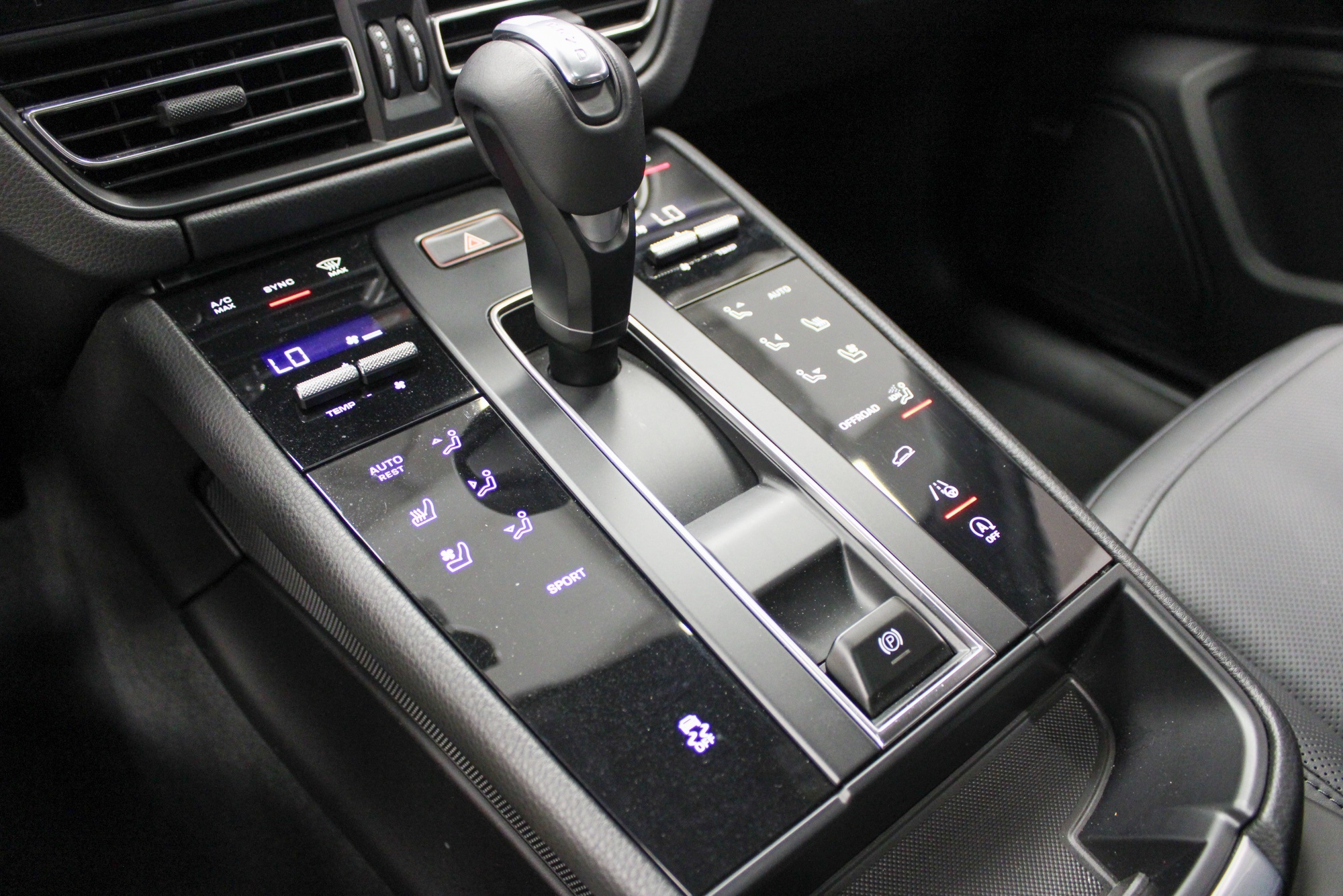 2025 Porsche Macan Base photo 21