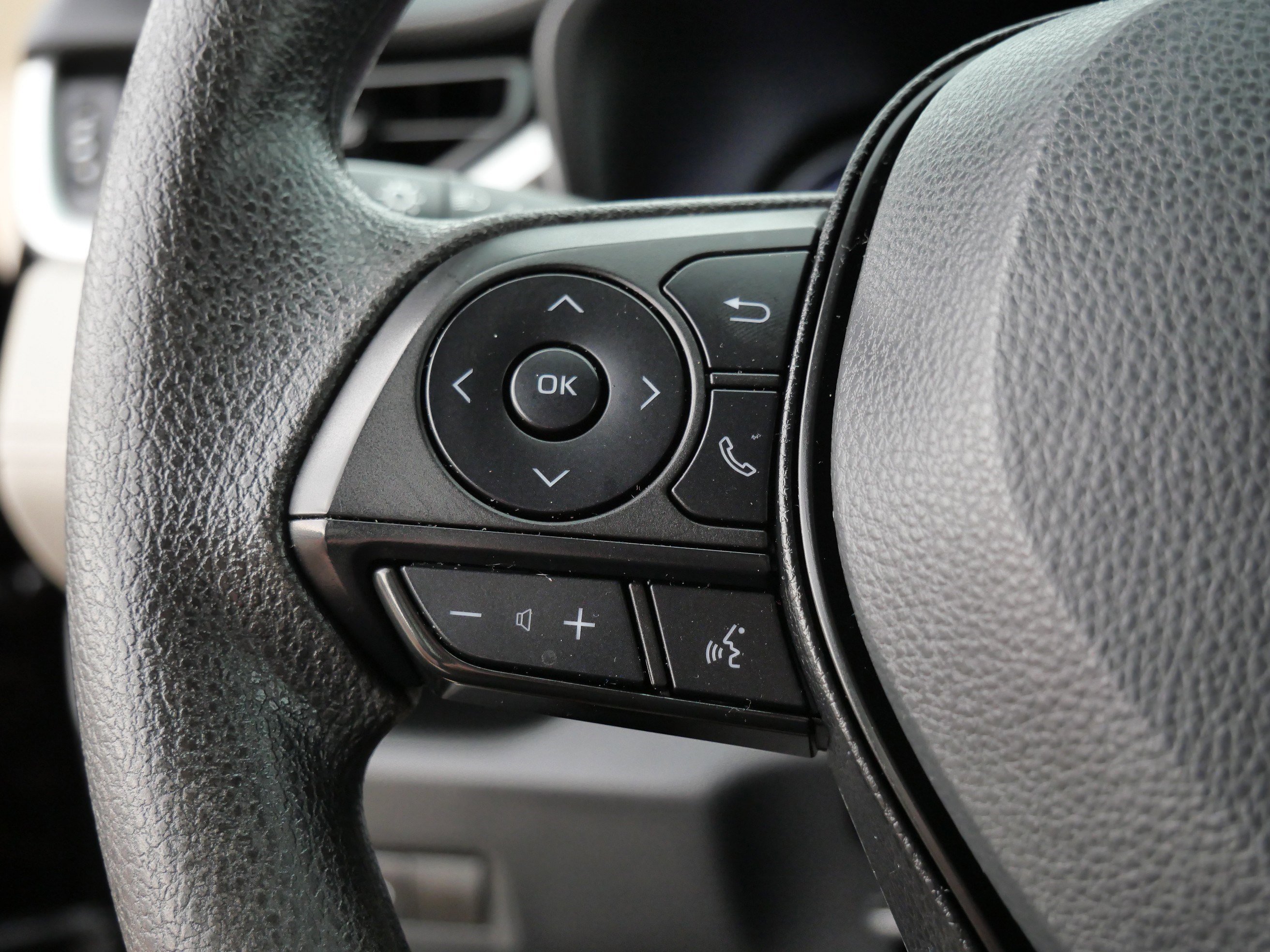 2023 Toyota RAV4 Hybrid XLE photo 25