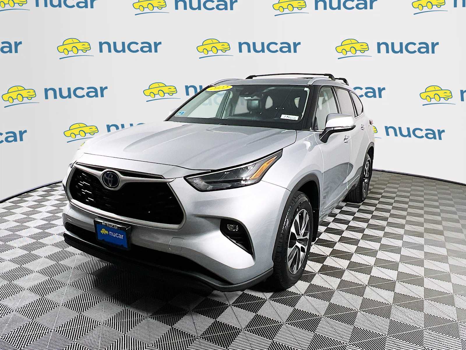 2022 Toyota Highlander Hybrid XLE photo 3