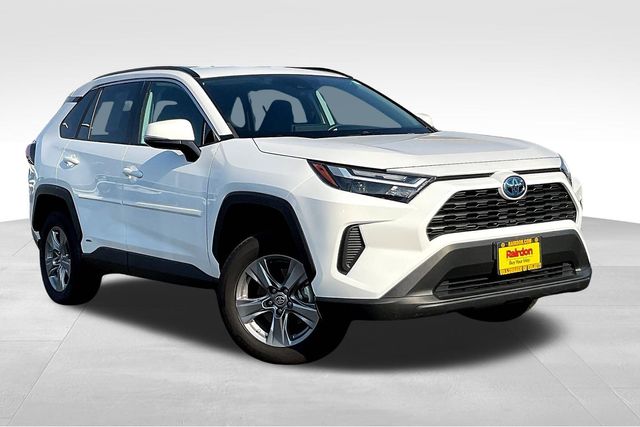 2023 Toyota RAV4 LE's photo