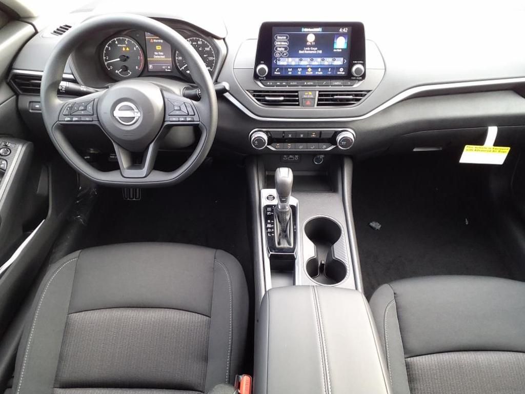 2025 Nissan Altima S photo 2