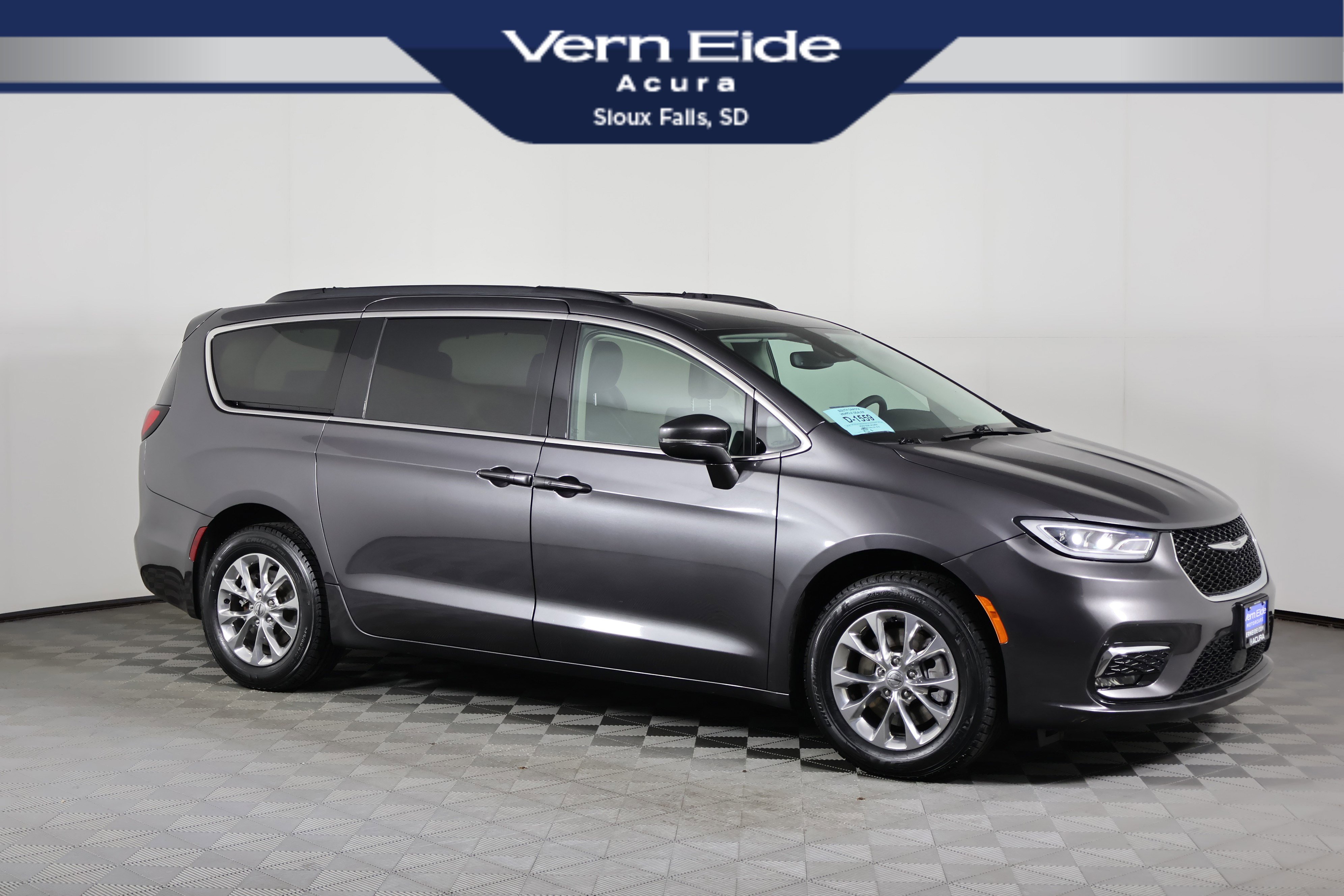 2022 Chrysler Pacifica Touring L's photo