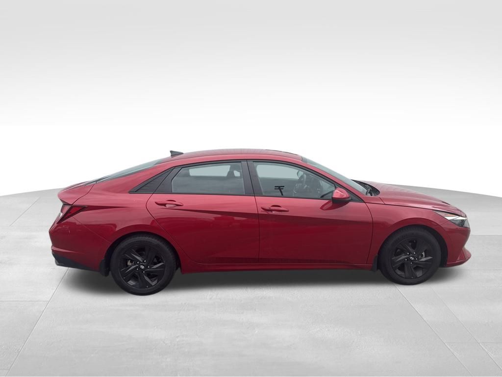 2023 Hyundai Elantra SEL photo 6