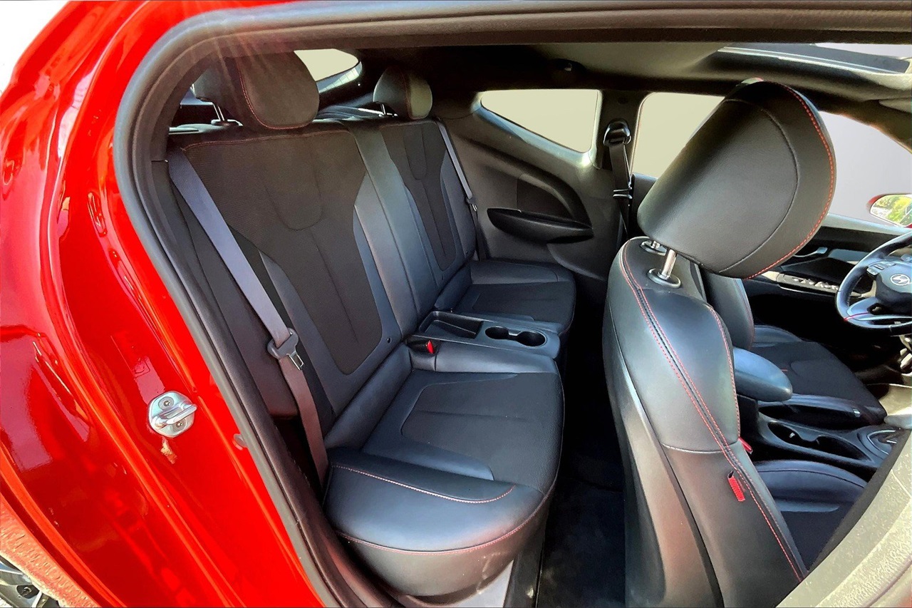 2019 Hyundai Veloster 2.0L Premium photo 22