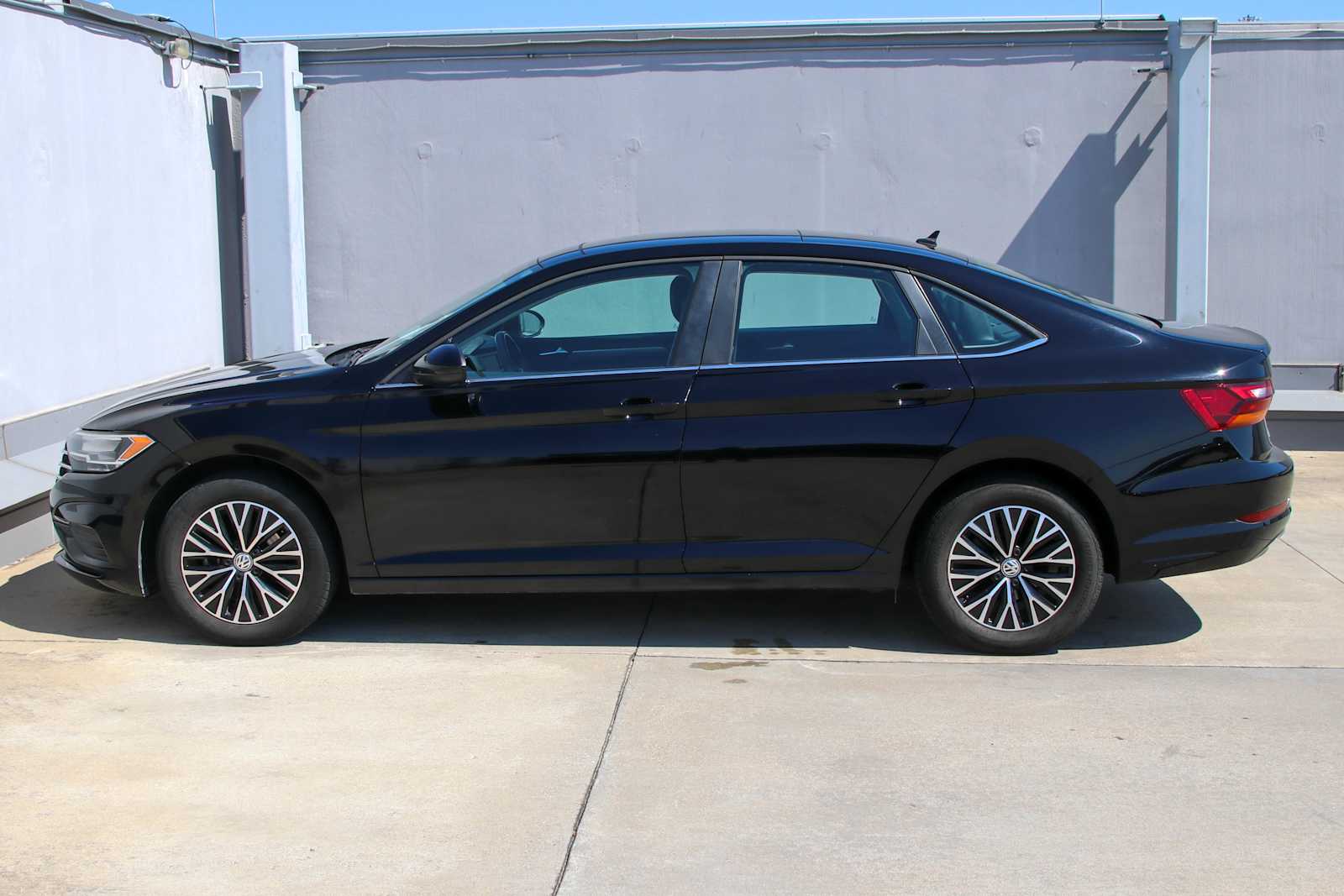 2019 Volkswagen Jetta SE photo 2