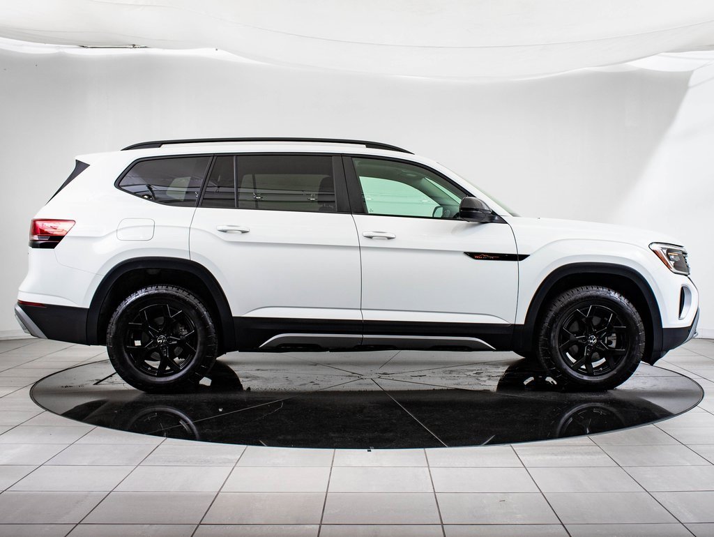 2025 Volkswagen Atlas Peak Edition SE photo 10