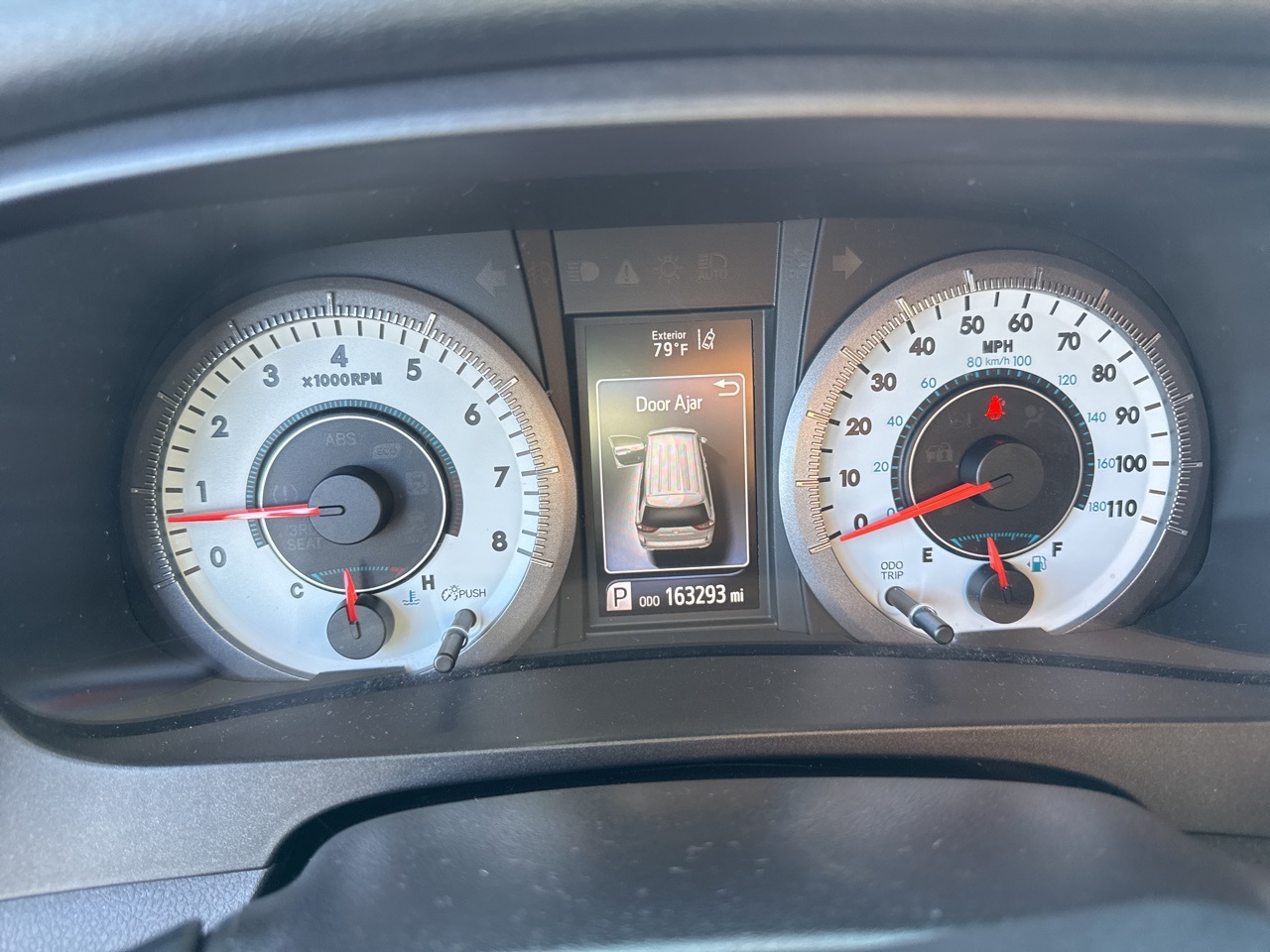2019 Toyota Sienna SE Premium photo 8