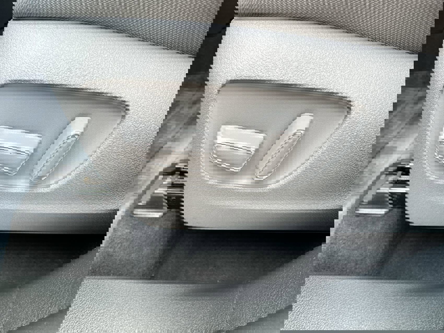 2023 Toyota Highlander L photo 17